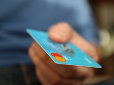 Comment fonctionne une carte de débit et quels sont ses avantages