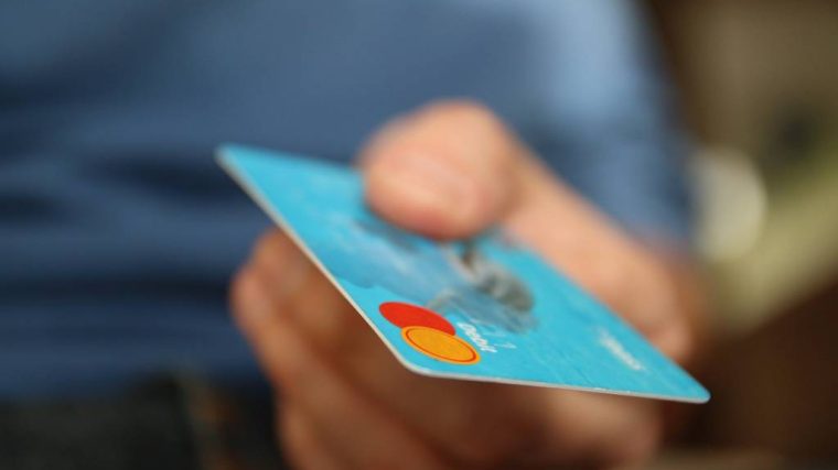 Comment fonctionne une carte de débit et quels sont ses avantages